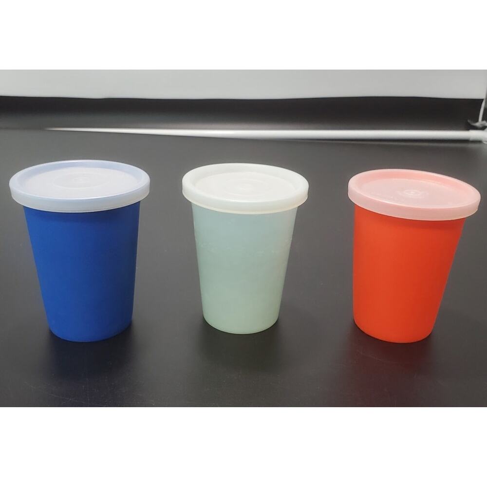 Vintage 1970's Tupperware Classic Plastic Bell Tumblers with lids, 109 Set of 3